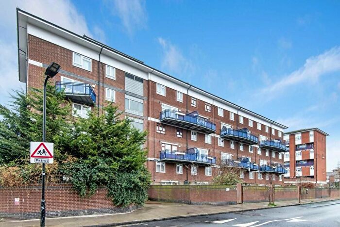 3 Bedroom Flat To Rent In Pedro Street, London, E5