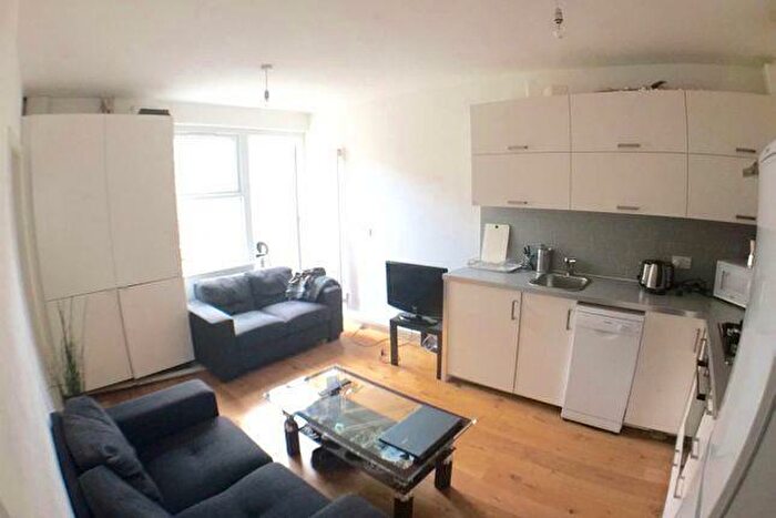 4 Bedroom Apartment To Rent In Bethnal Green Road, London, E2