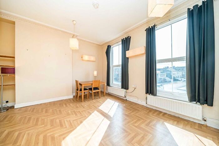 1 Bedroom Flat For Sale In Goldhawk Road, London, W12