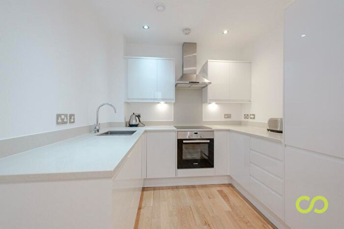 2 Bedroom Flat To Rent In Emerald House, Lansdowne Road, East Croydon, CR0