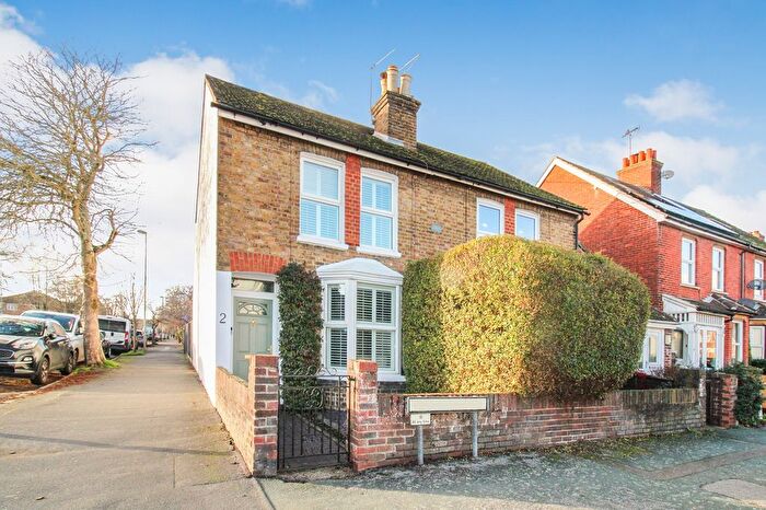 2 Bedroom Semi Detached House For Sale In Oxford Road, Farnborough, GU14