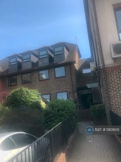 Studio To Rent In Victors Way, Barnet, EN5