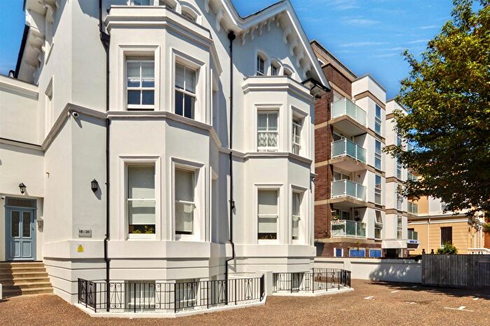 2 Bedroom Flat To Rent In Trinity Trees, Eastbourne, BN21
