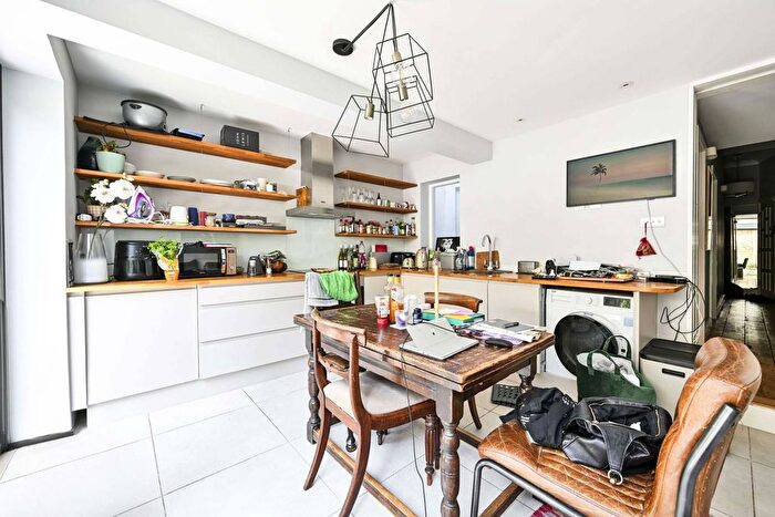 2 Bedroom Flat To Rent In Marney Road, Clapham Common North Side, London, SW11