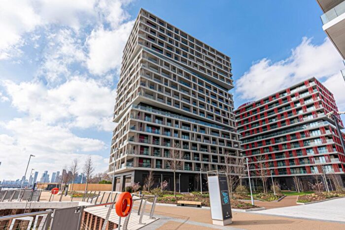 3 Bedroom Flat To Rent In Bonnet Street, London, E16