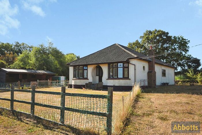 2 Bedroom Bungalow For Sale In Fane Road, Essex, SS7