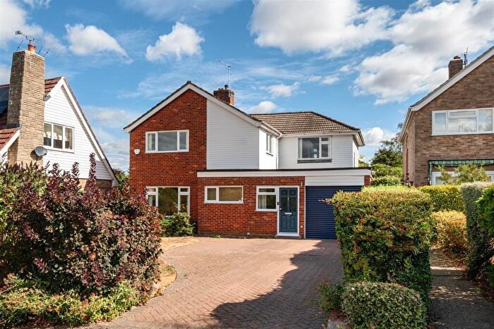 4 Bedroom Detached House For Sale In Collingwood Crescent, Guildford, GU1