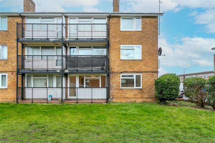 2 Bedroom Flat To Rent In Hammer Lane, Hemel Hempstead, Hertfordshire, HP2