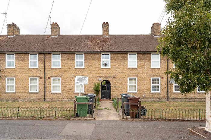 2 Bedroom Flat For Sale In Arbor Road, Chingford, E4
