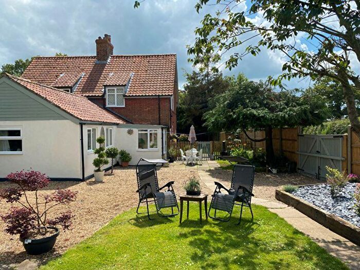 3 Bedroom Semi-Detached House For Sale In Lavender Cottage And Annexe, Hoveton, Norfolk, NR12