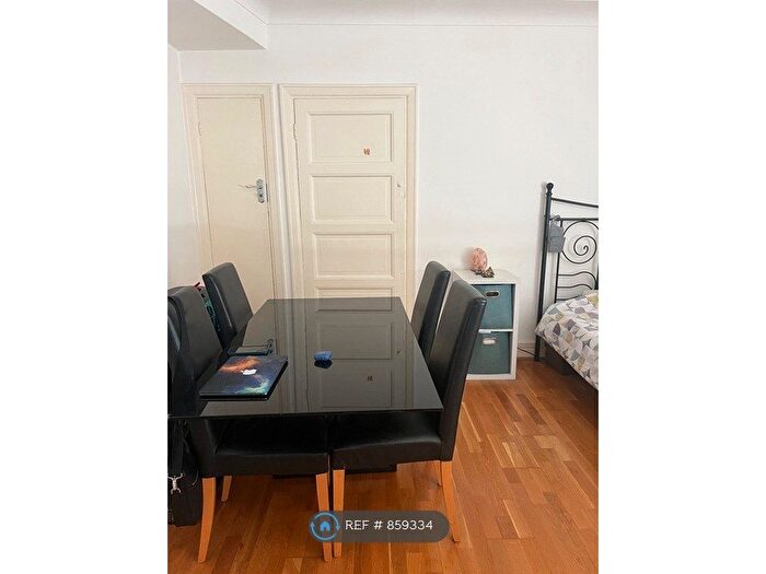 Studio To Rent In College Crescent, London, NW3