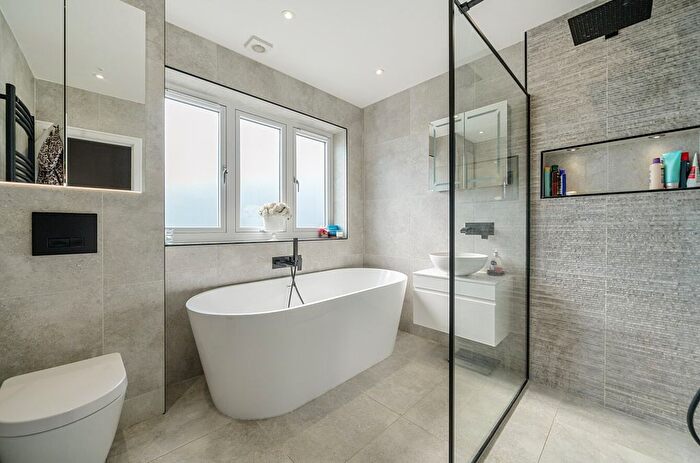 2 Bedroom Terraced House For Sale In Clifford Road, Barnet, EN5