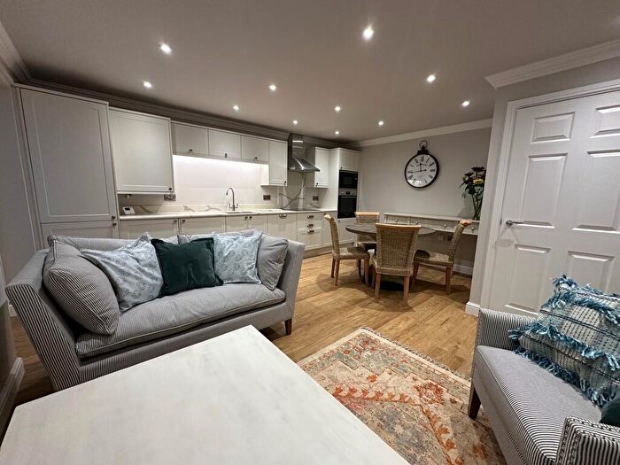 2 Bedroom Apartment To Rent In Hallamgate Road, Sheffield, S10