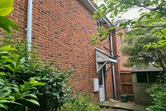 1 Bedroom Property To Rent In Field Place, Newport, PO30