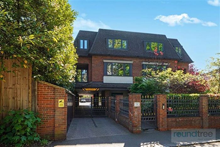 2 Bedroom Flat For Sale In Ashley Lane, Hendon, NW4