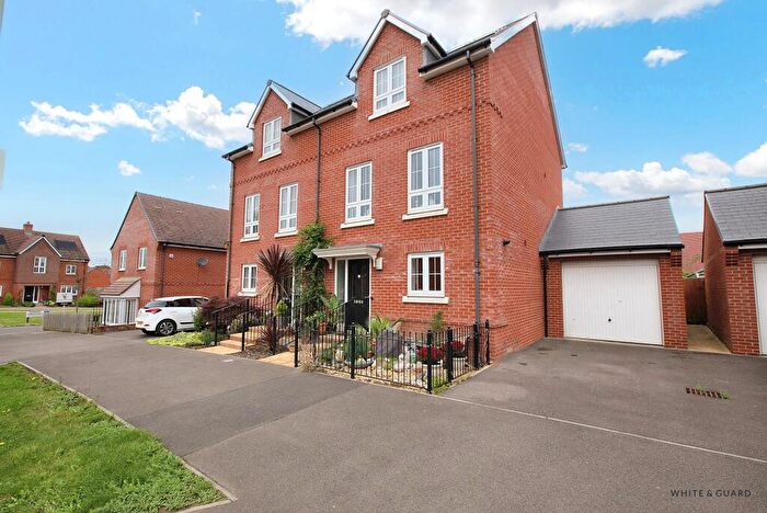 3 Bedroom Town House For Sale In Kingsman Drive, Botley, SO32