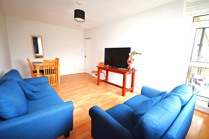 2 Bedroom Flat To Rent In Ernest Street, Stepney Green, E1