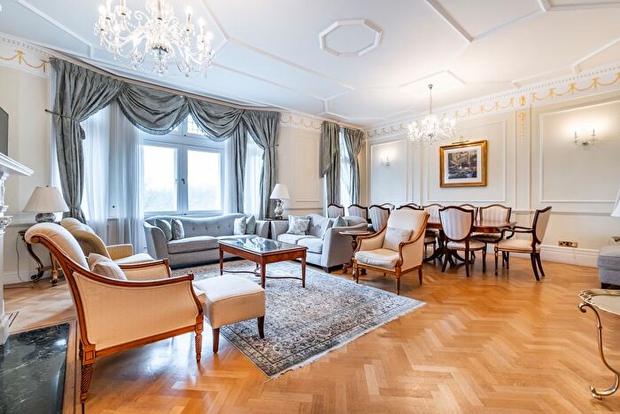 6 Bedroom Flat To Rent In Kensington Road, London, W8