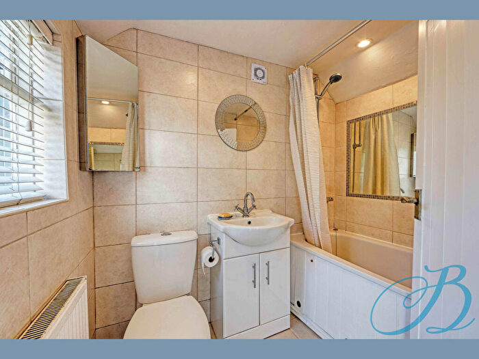 2 Bedroom Cottage For Sale In High Street, Cookham, SL6