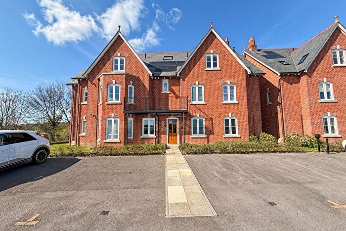 2 Bedroom Flat For Sale In Wimborne, BH21