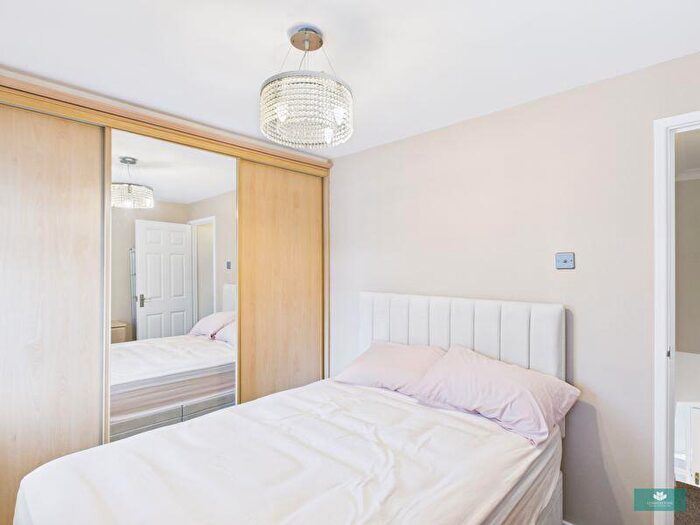 2 Bedroom Semi-Detached House For Sale In Vine Close, Shaw, OL2