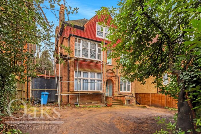 2 Bedroom Flat To Rent In Tooting Bec Gardens, London, SW16