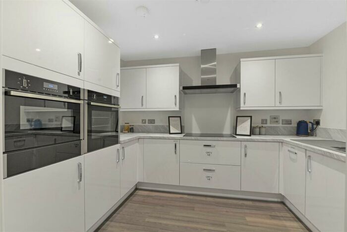 1 Bedroom Apartment For Sale In Plot, The Landings, Kings Hill, ME19