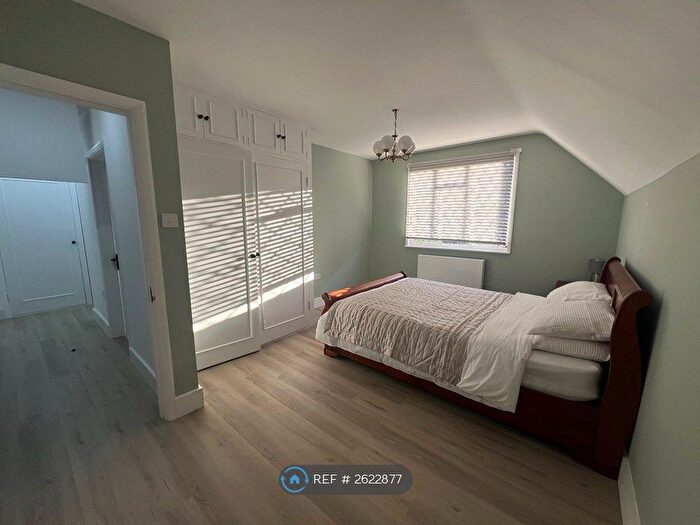 3 Bedroom Flat To Rent In Sandy Way, Cobham, KT11