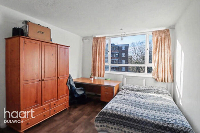 2 Bedroom Flat For Sale In Lordship Lane, London, SE22