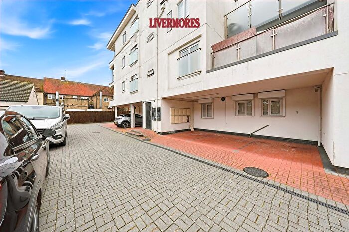1 Bedroom Flat For Sale In Waterside, Crayford, Kent, DA1