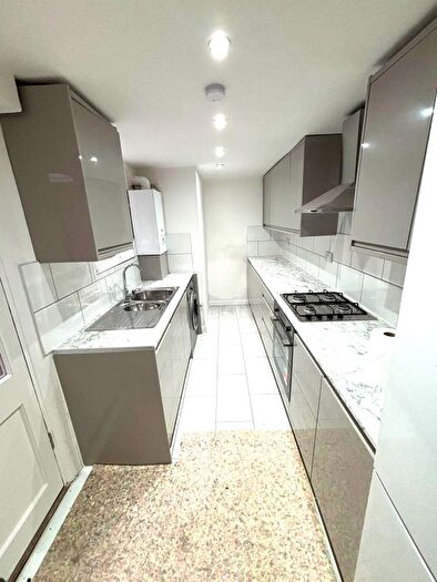 3 Bedroom Terraced House For Sale In Luton, LU2