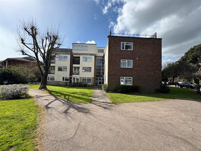 2 Bedroom Flat To Rent In Dunraven Drive, Enfield, EN2