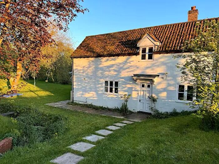 3 Bedroom Detached House For Sale In Brimslade, SN8