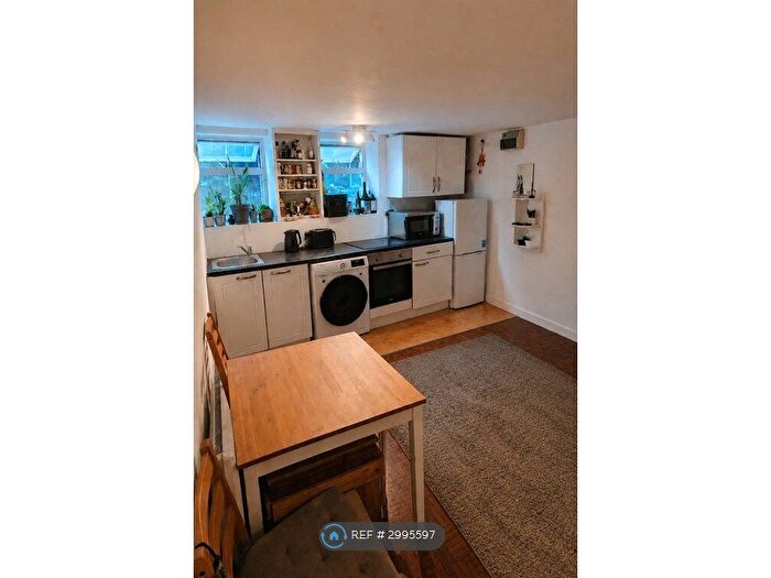 Studio To Rent In Osbaldeston Road, London, N16