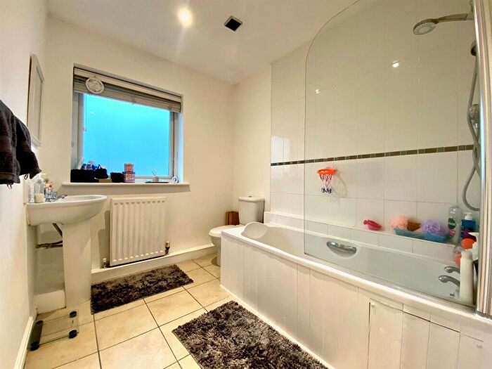 2 Bedroom Apartment For Sale In The Gate, Halifax Road, Birchencliffe, HD3