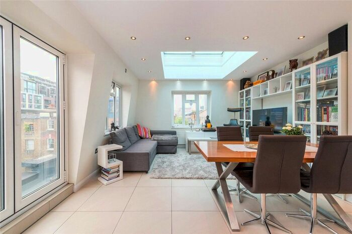 2 Bedroom Flat To Rent In Goodge Street, Fitzrovia, London, W1T