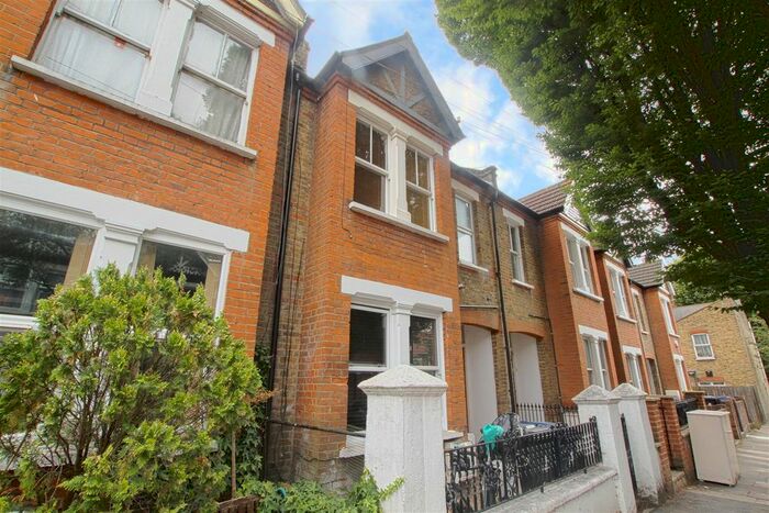 2 Bedroom Flat To Rent In Lawn Gardens, London, W7