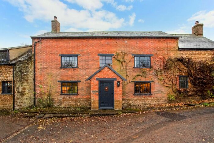 5 Bedroom Flat To Rent In Middle Lane, Balscote, Banbury, OX15