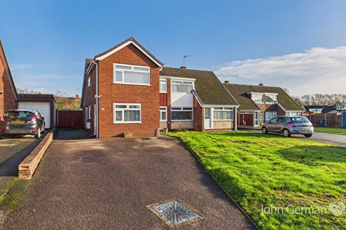 5 Bedroom Semi-Detached House For Sale In Hurst Drive, Stretton, DE13