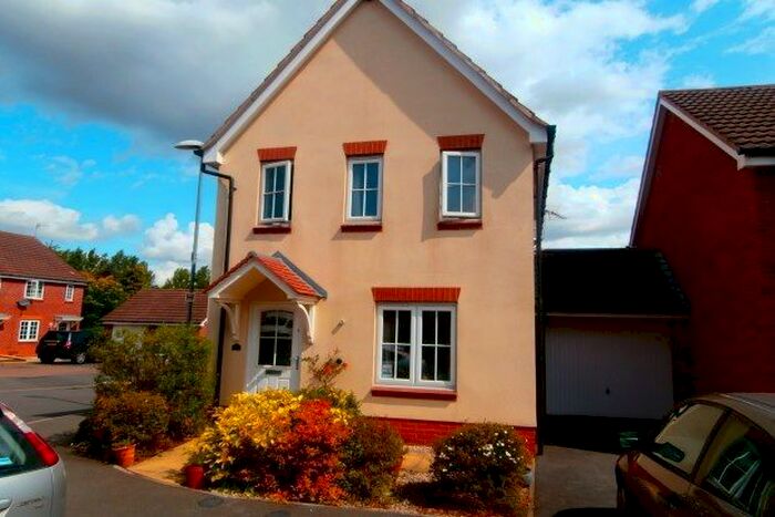 3 Bedroom Link Detached House To Rent In Abbey Close, Loughborough, LE12