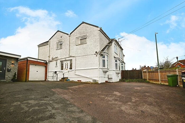 3 Bedroom Semi Detached House For Sale In London Road, Maidstone, Kent, ME16