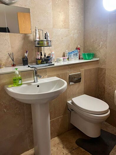 1 Bedroom Flat To Rent In Chancery Lane, Huddersfield, HD1