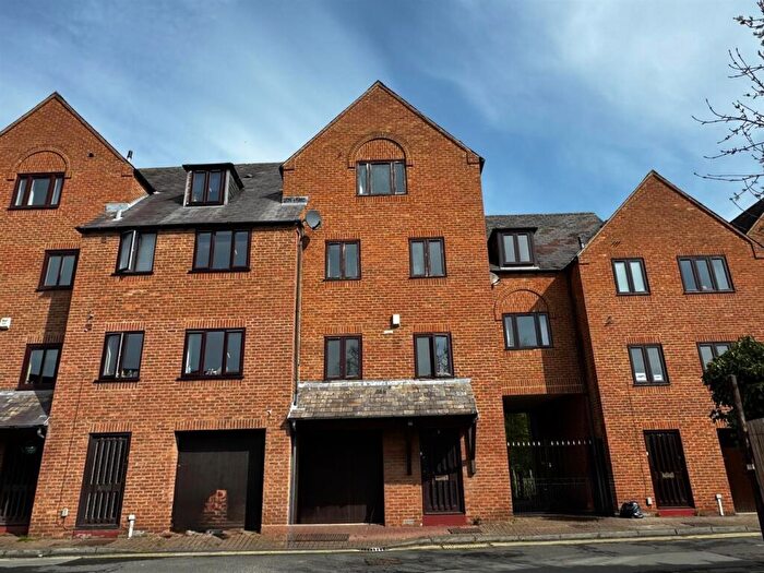 2 Bedroom Town House To Rent In Elvet Waterside, Durham City, DH1