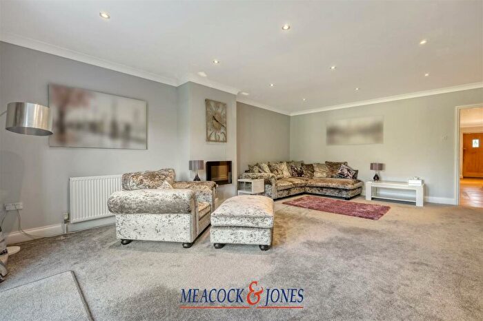 5 Bedroom Detached House For Sale In Harpers Lane, Doddinghurst, Brentwood, CM15