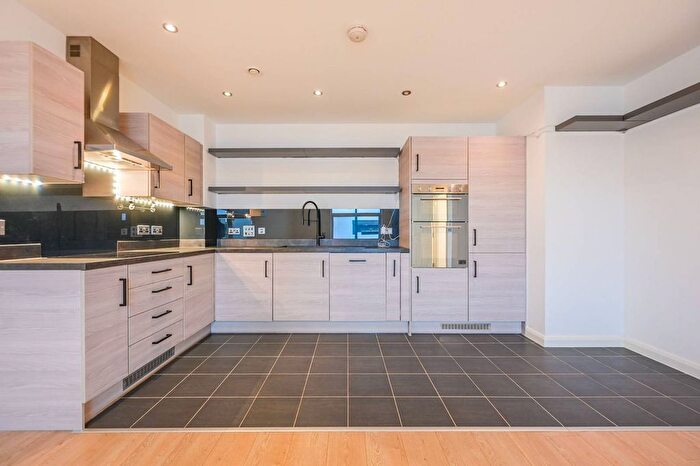 2 Bedroom Flat To Rent In Bodiam Court, Walthamstow, London, E17