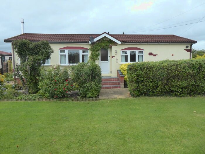 2 Bedroom Mobile/park Home For Sale In Braemar Residential Park, Kirkby Green, Lincoln, Lincolnshire, LN4