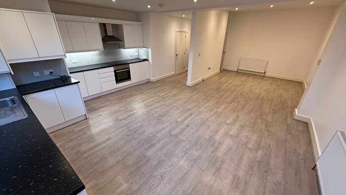 5 Bedroom Semi-Detached House To Rent In Lansdowne Road, Ilford Essex, IG3