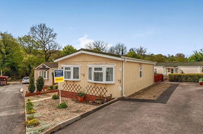 2 Bedroom Park Home For Sale In Brook Meadow, Wroughton, Swindon, SN4