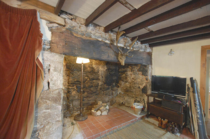 2 Bedroom Detached House For Sale In Llangadog Carmarthenshire, SA19