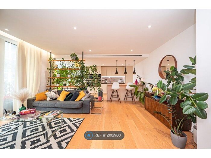 2 Bedroom Flat To Rent In Admiralty House, London, E1W